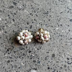 Women’s Clip-On Earrings Pearl Cluster Pink Floral Beads Gold Tone Vintage